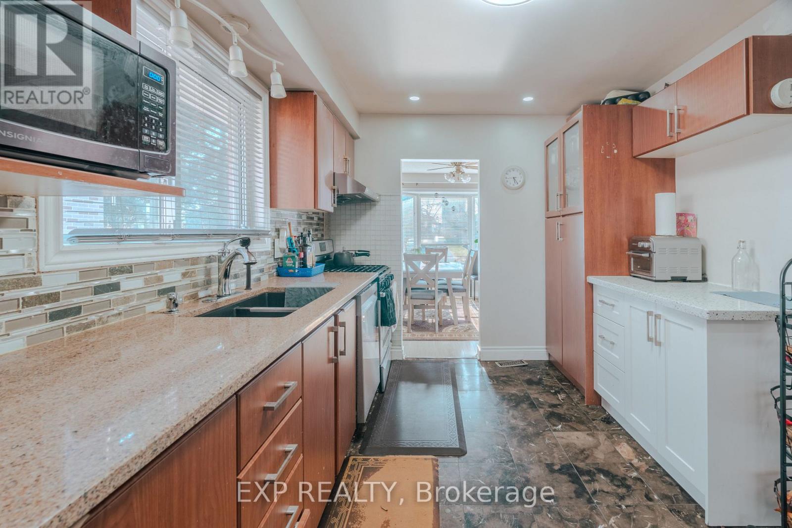 Upper - 20 Manorglen Crescent, Toronto, Ontario  M1S 1W4 - Photo 14 - E13498250