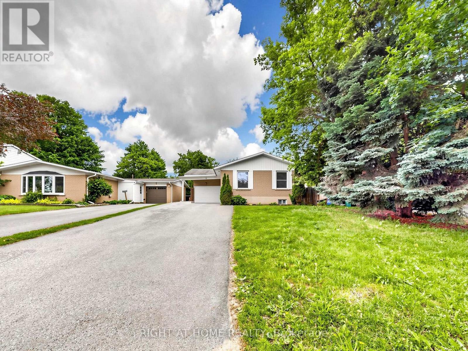 8 CALEDONIA ROAD, Orangeville, Ontario