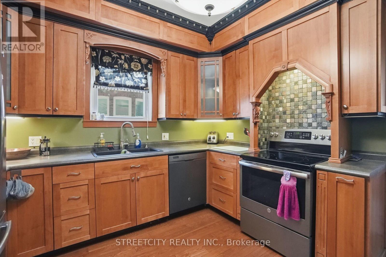 57 Rosebery Place, St. Thomas, Ontario  N5R 2H9 - Photo 5 - X13497552