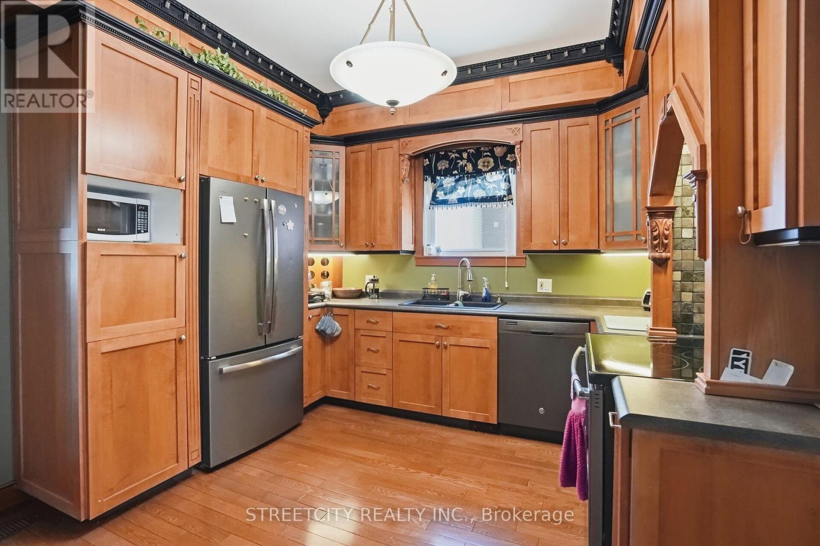 57 Rosebery Place, St. Thomas, Ontario  N5R 2H9 - Photo 4 - X13497552