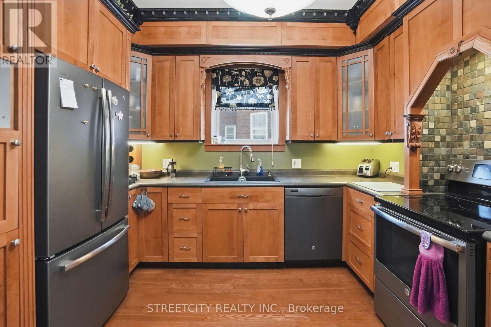 57 Rosebery Place, St. Thomas, Ontario  N5R 2H9 - Photo 6 - X13497552
