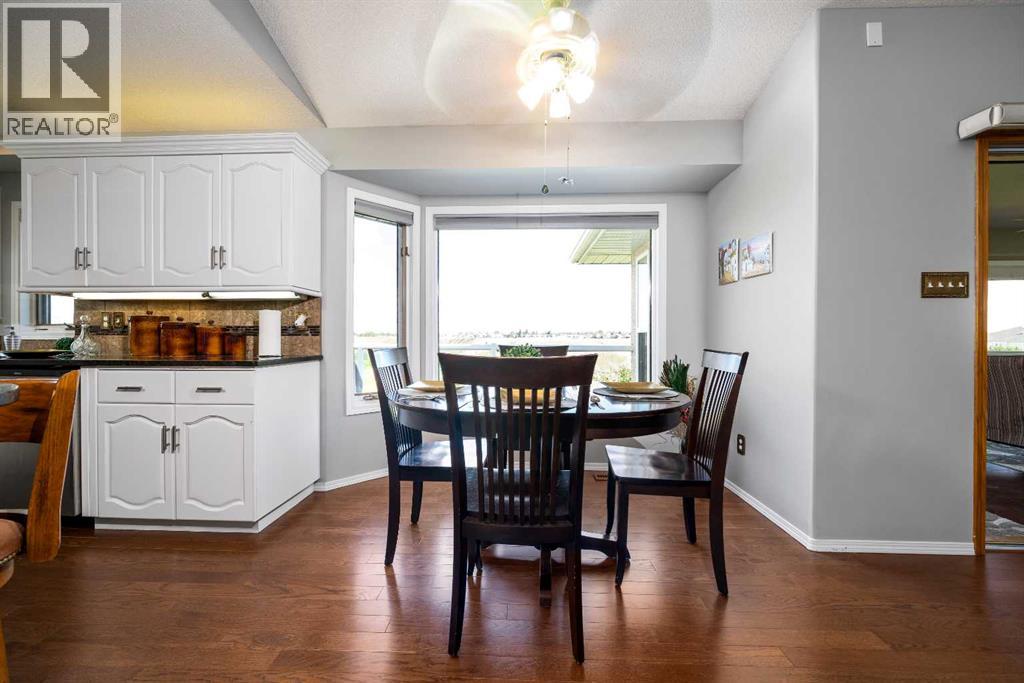 3023 Cottonwood Way SW, Medicine Hat, Alberta  T1B 4J6 - Photo 12 - A2323531