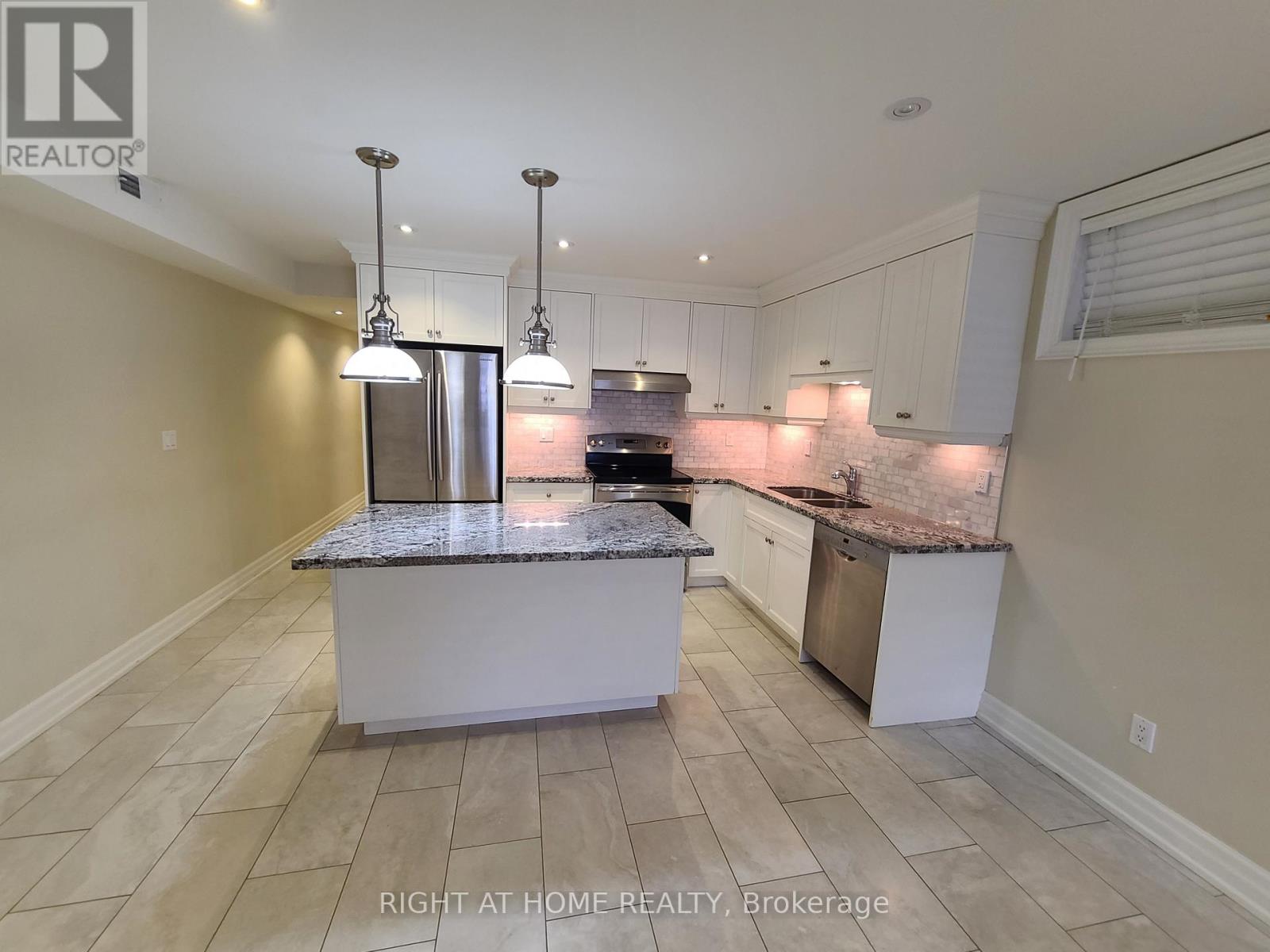 730 Shaw Street, Toronto, Ontario  M6G 3L7 - Photo 32 - C13488148