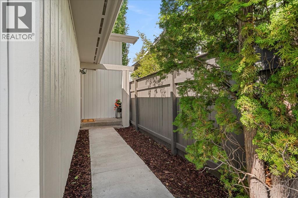 24 Midglen Drive Se, Calgary, Alberta  T2X 1G7 - Photo 3 - A2319917