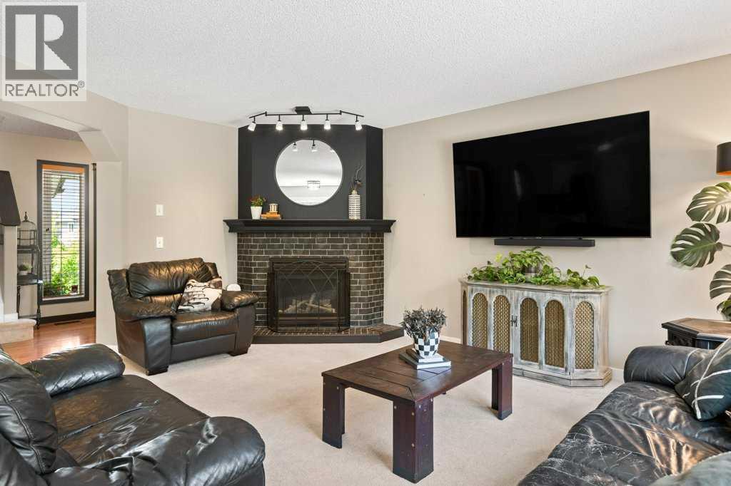 15 Valley Stream Circle Nw, Calgary, Alberta  T3B 5V9 - Photo 3 - A2322674