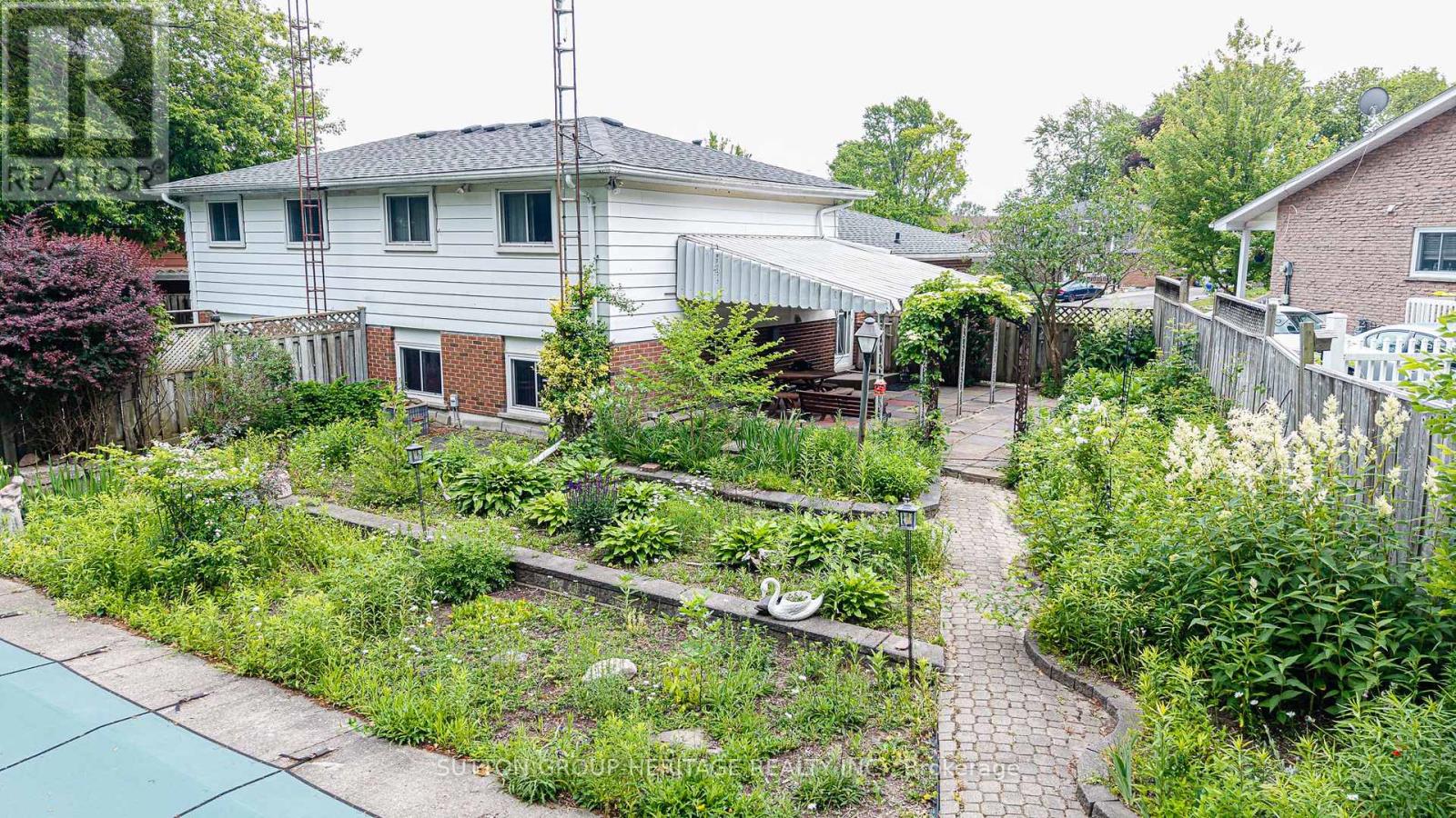 1113 Valley Court, Oshawa, Ontario  L1J 3M4 - Photo 30 - E13465560