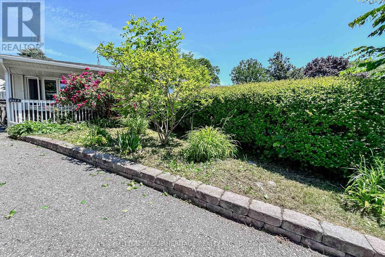 1113 Valley Court, Oshawa, Ontario  L1J 3M4 - Photo 2 - E13465560
