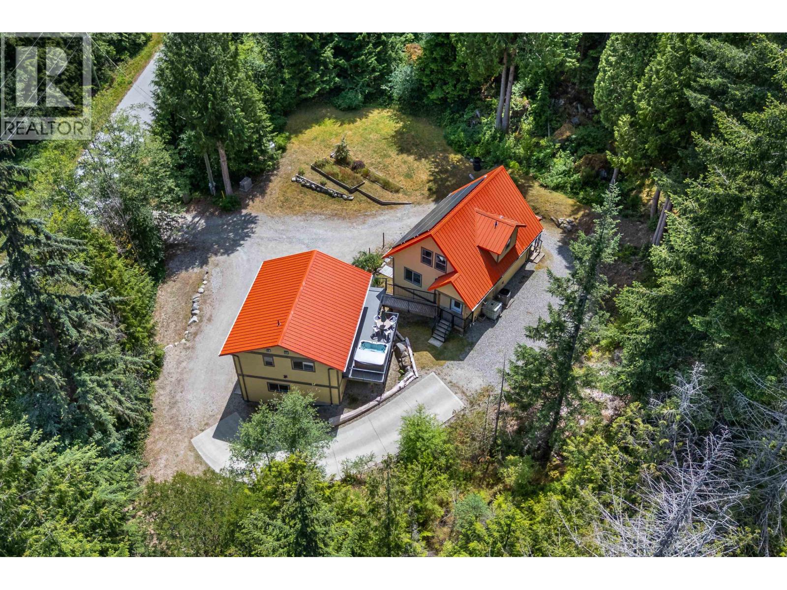 5823 LEANING TREE ROAD, Halfmoon Bay, British Columbia