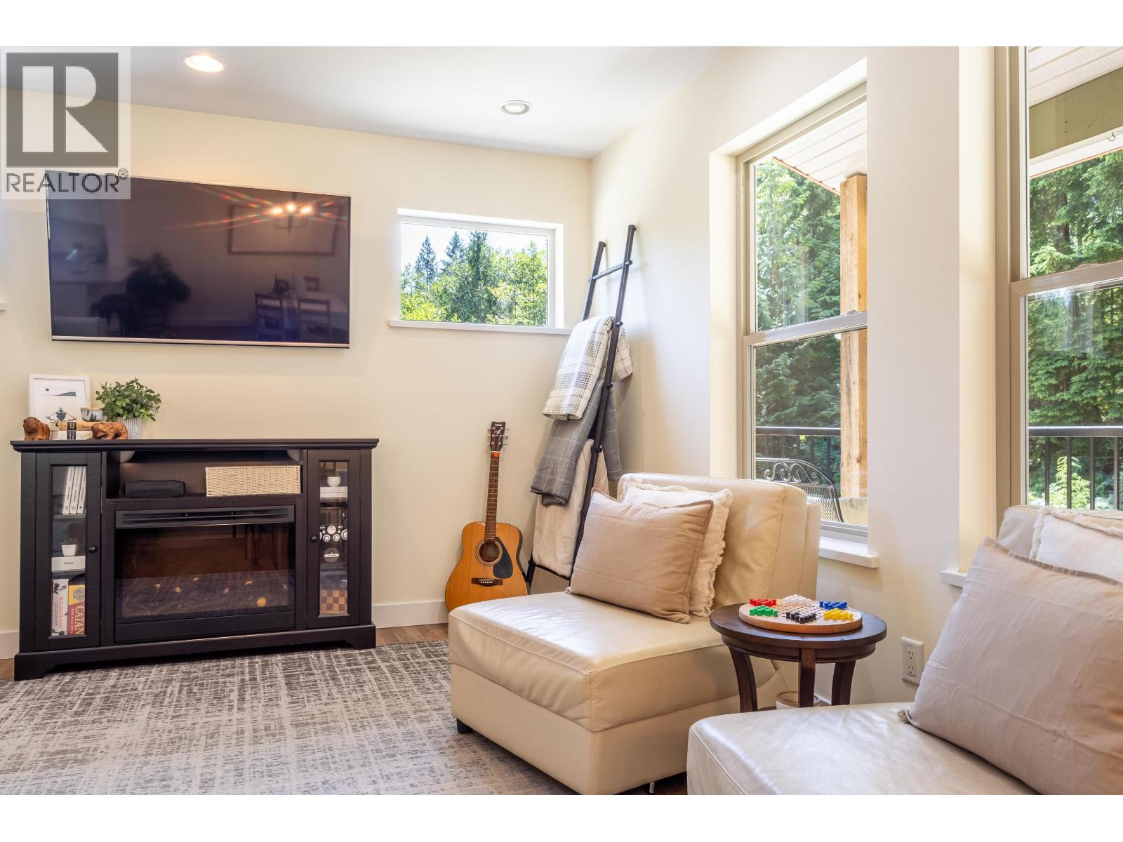 5823 Leaning Tree Road, Halfmoon Bay, British Columbia  V7Z 1C2 - Photo 10 - R3140508