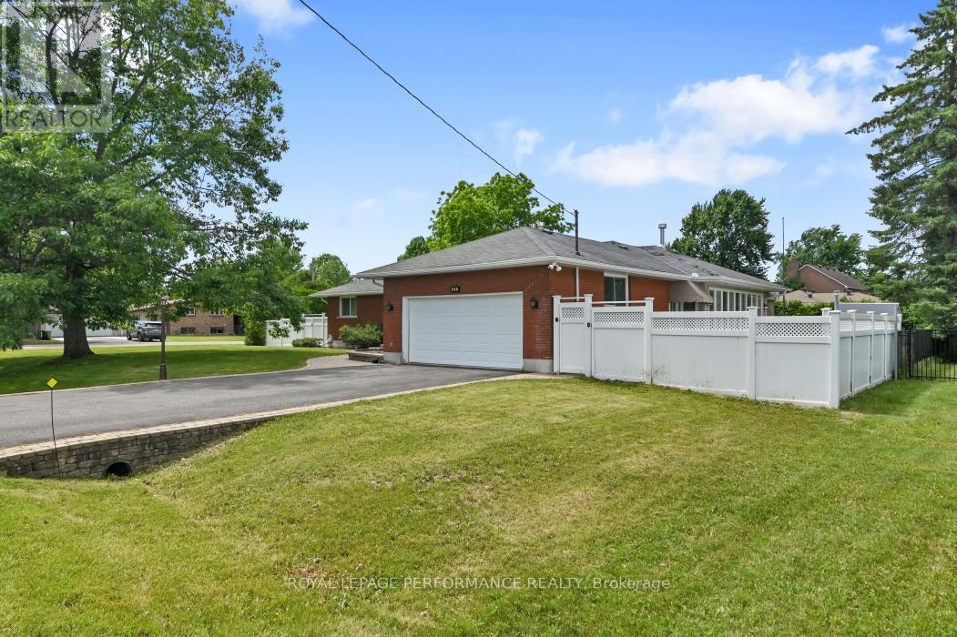 23 Elma Street, Ottawa, Ontario  K1T 3W8 - Photo 2 - X13498308