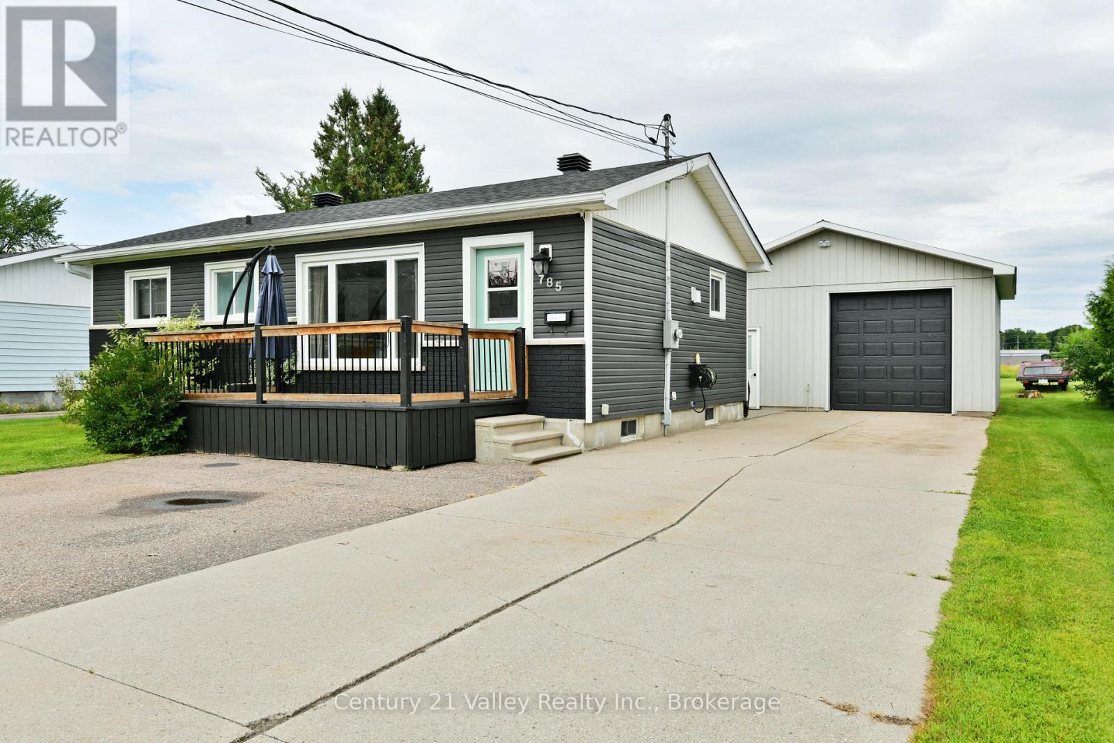 785 EIGHTH STREET, Renfrew, Ontario