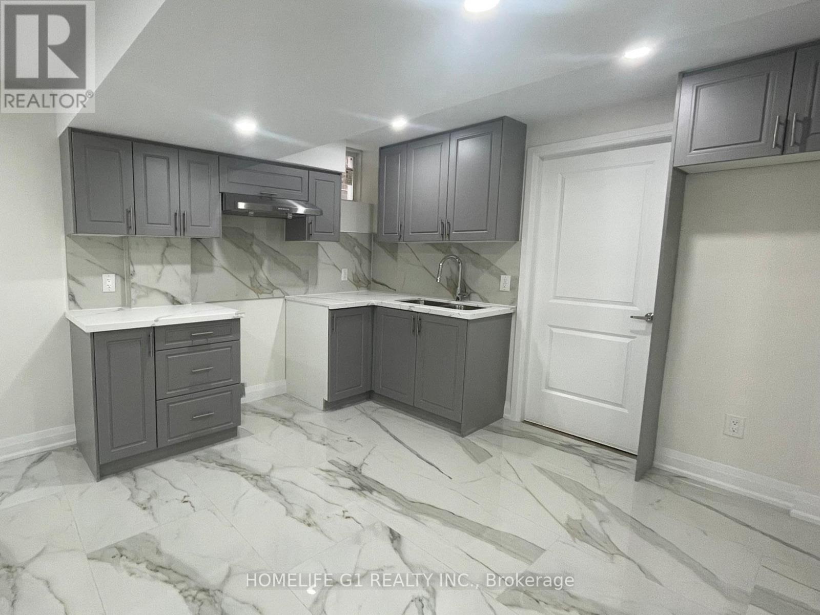 65 Lola Crescent, Brampton, Ontario  L7A 4J8 - Photo 2 - W13498330