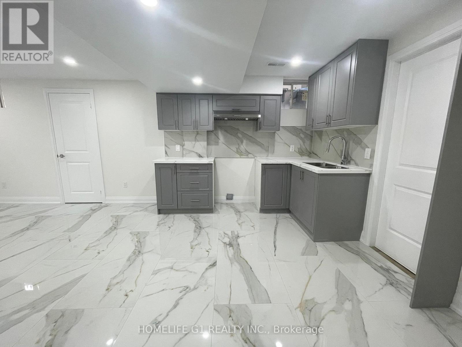 65 Lola Crescent, Brampton, Ontario  L7A 4J8 - Photo 4 - W13498330
