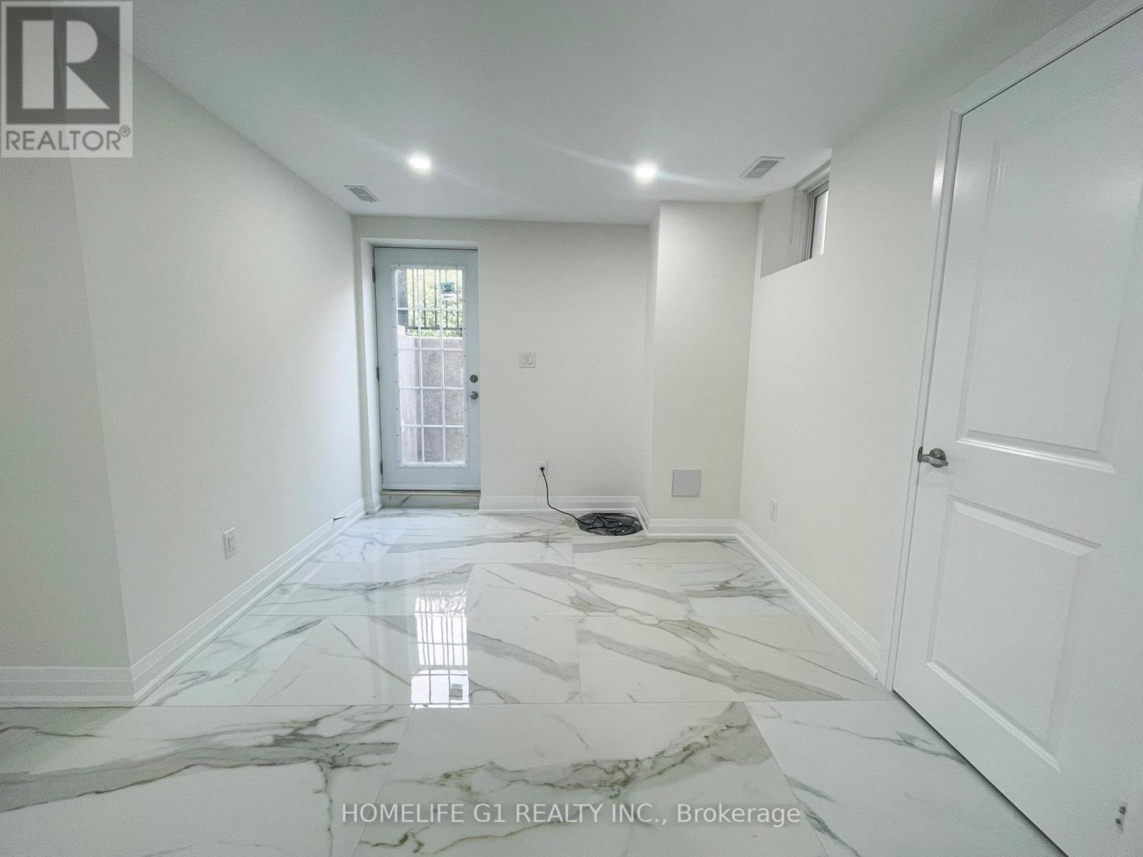 65 Lola Crescent, Brampton, Ontario  L7A 4J8 - Photo 5 - W13498330