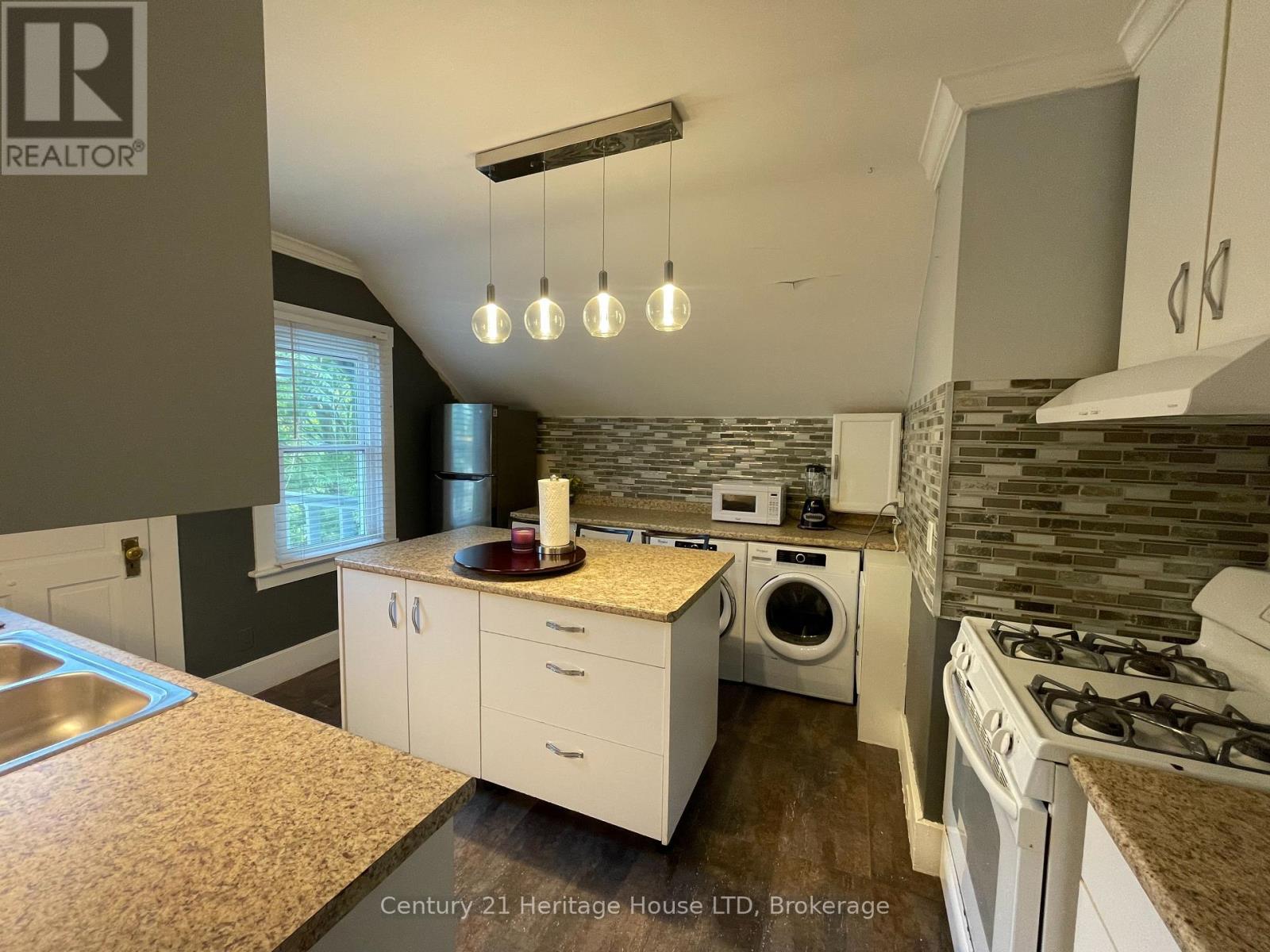6042 Culp Street - Upper Unit, Niagara Falls, Ontario  L2G 2B7 - Photo 4 - X13498332