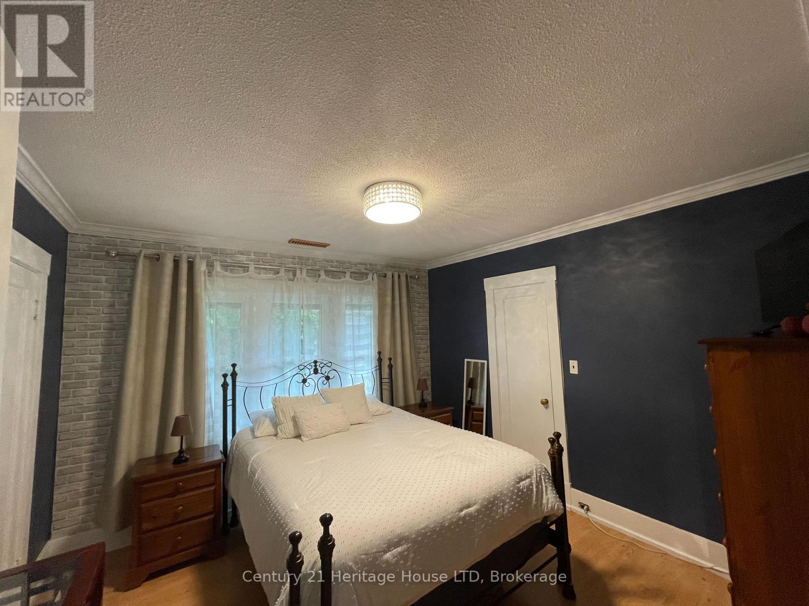 6042 Culp Street - Upper Unit, Niagara Falls, Ontario  L2G 2B7 - Photo 5 - X13498332