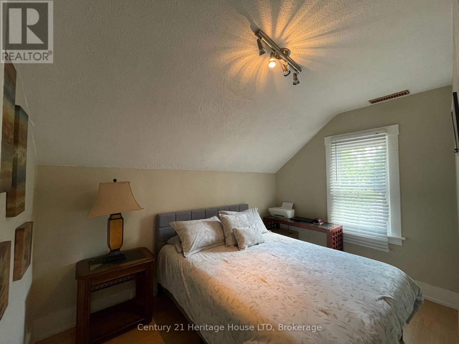 6042 Culp Street - Upper Unit, Niagara Falls, Ontario  L2G 2B7 - Photo 6 - X13498332