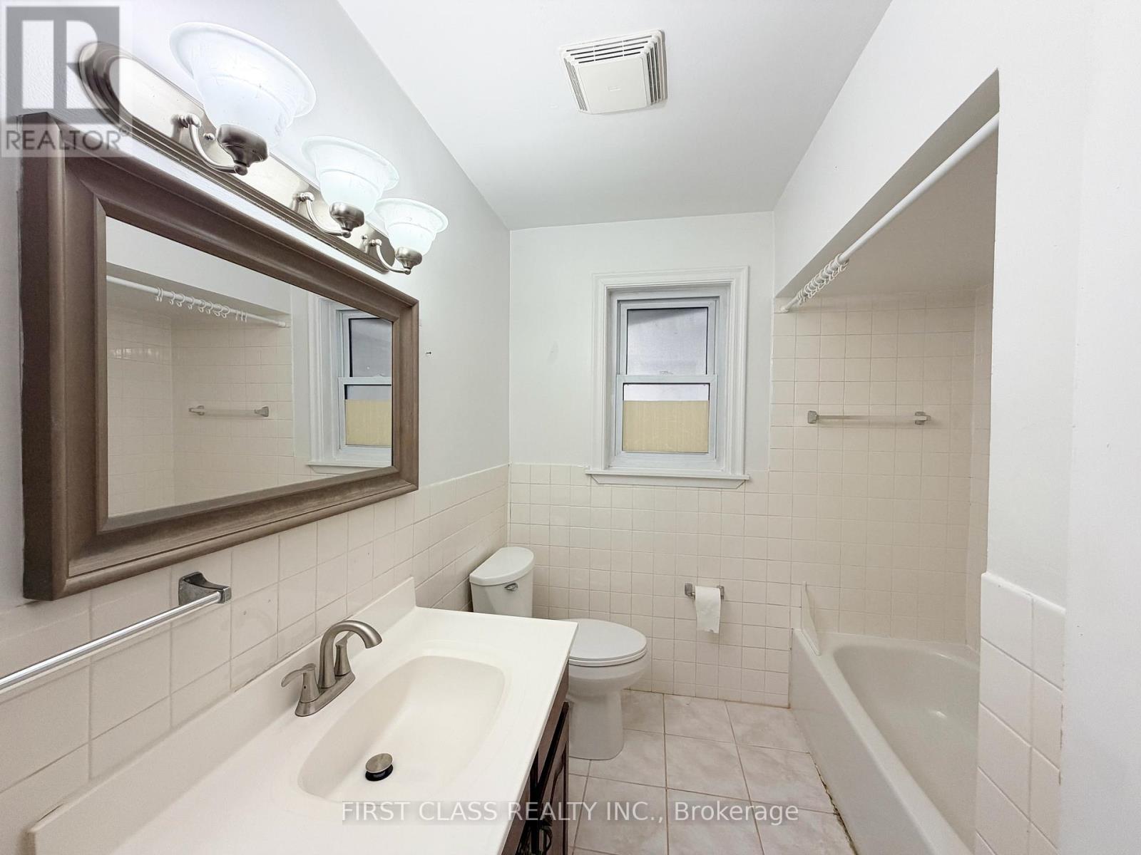 15 Leahann Drive, Toronto, Ontario  M1P 1B6 - Photo 11 - E13498378