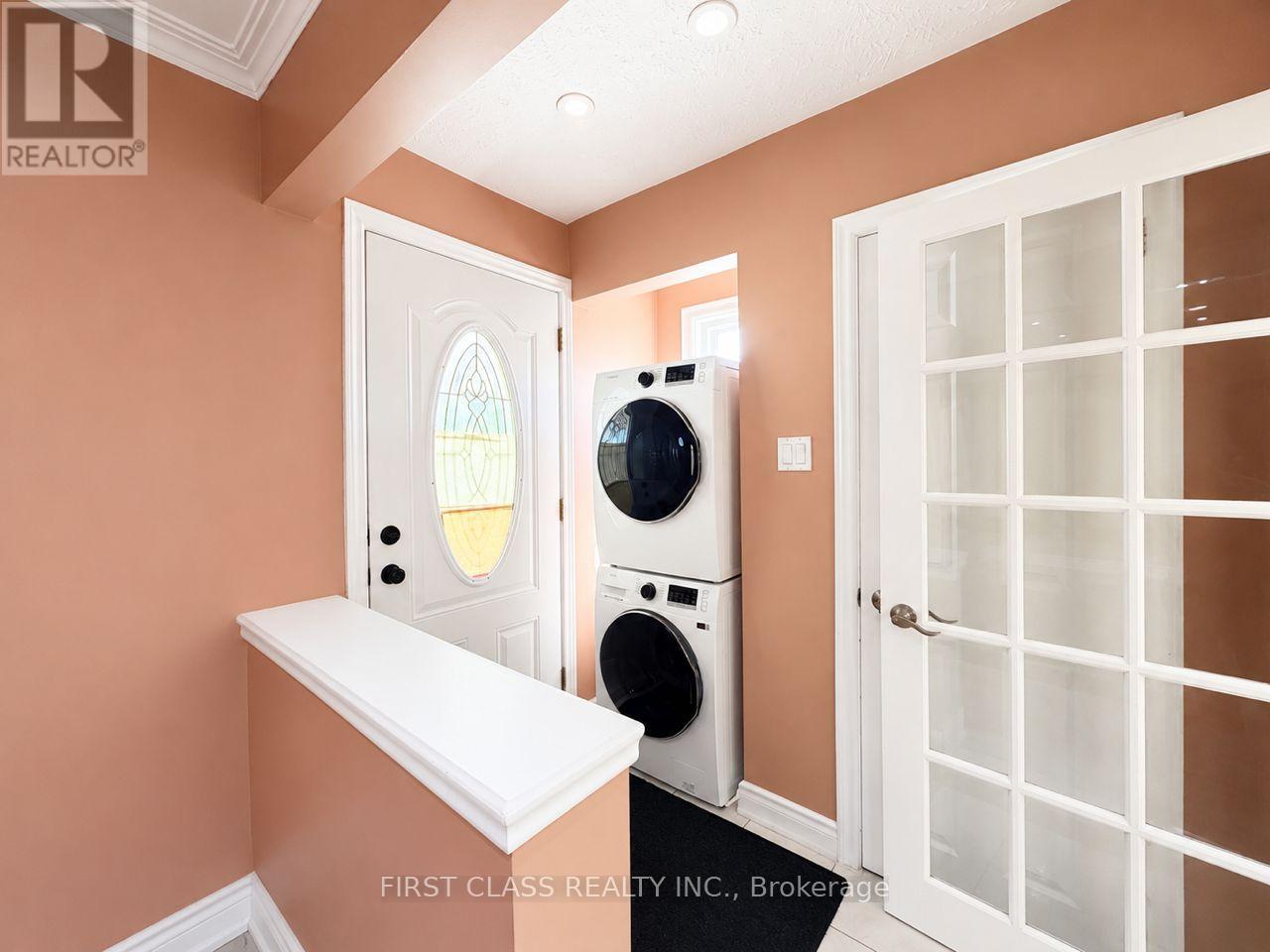 15 Leahann Drive, Toronto, Ontario  M1P 1B6 - Photo 2 - E13498378