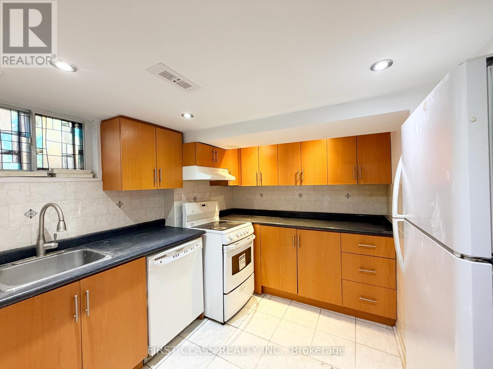 15 Leahann Drive, Toronto, Ontario  M1P 1B6 - Photo 14 - E13498378