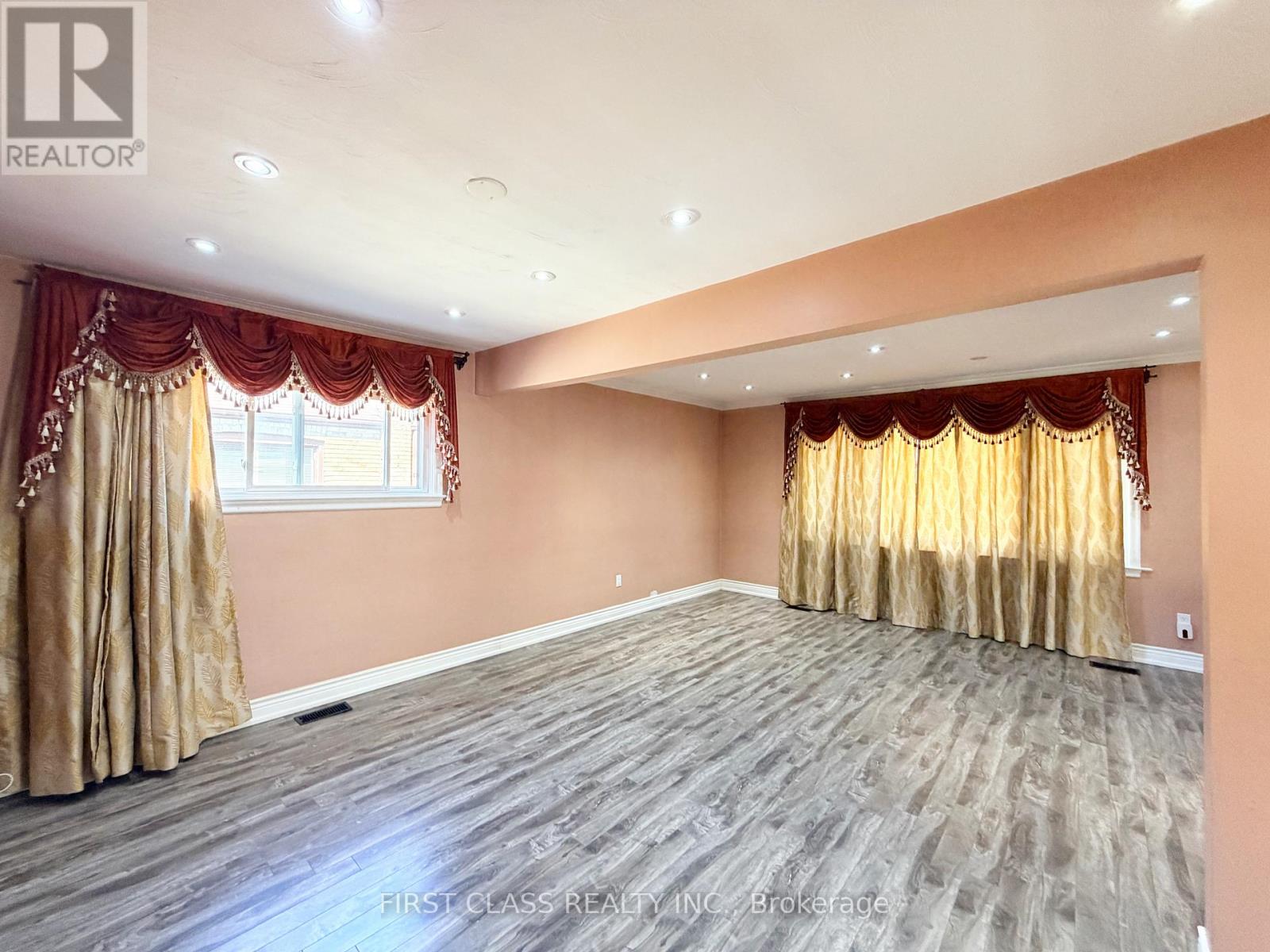 15 Leahann Drive, Toronto, Ontario  M1P 1B6 - Photo 5 - E13498378