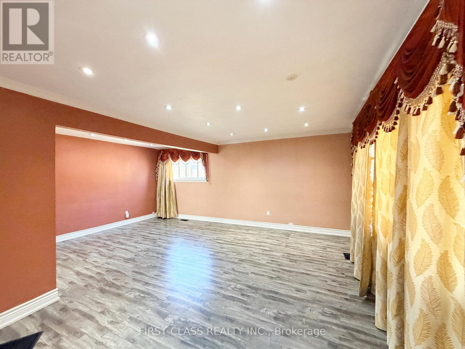 15 Leahann Drive, Toronto, Ontario  M1P 1B6 - Photo 4 - E13498378