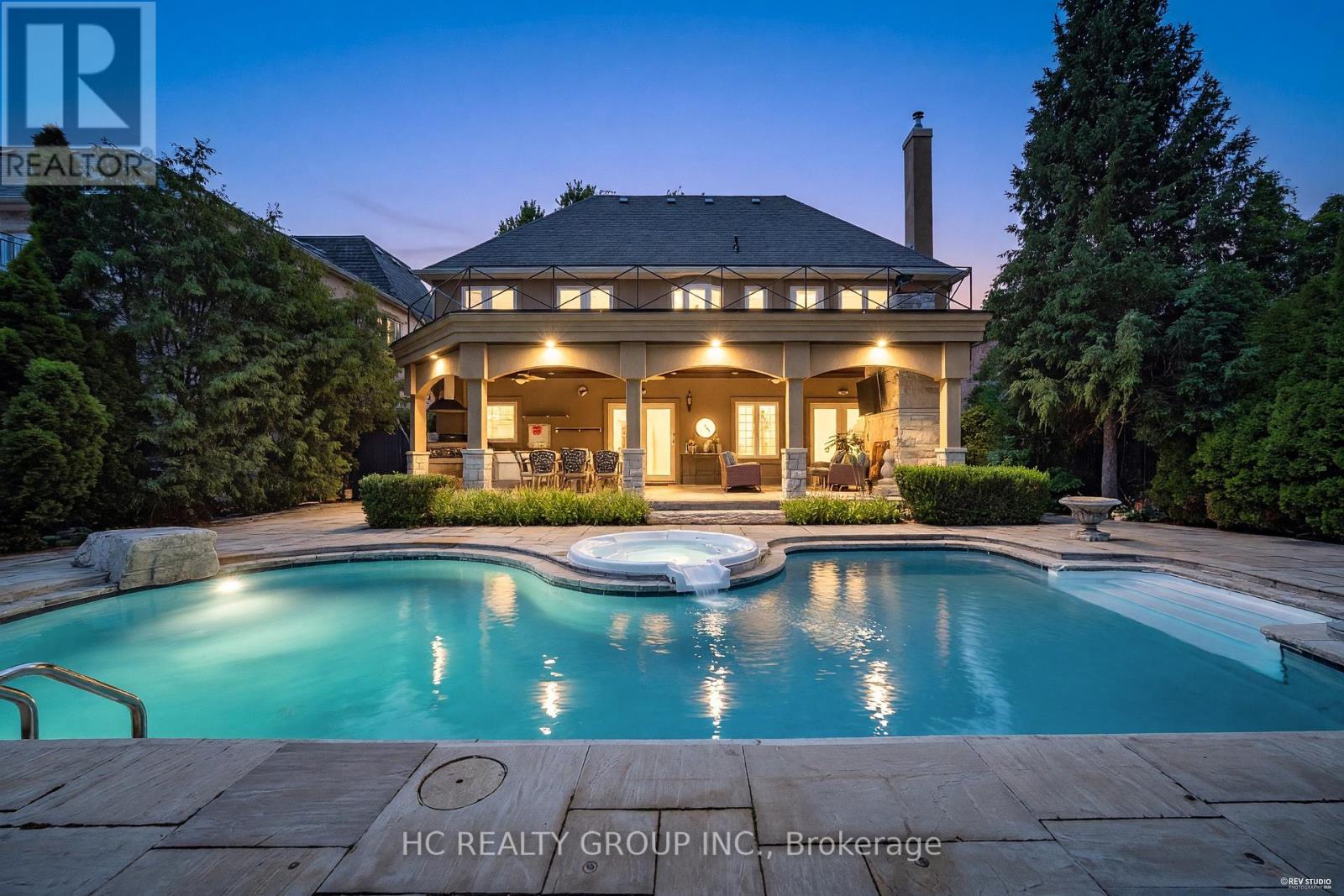 <div class="slider-price">$3,950,000</div><p>75 Yorkminster Road, Toronto, Ontario</p>