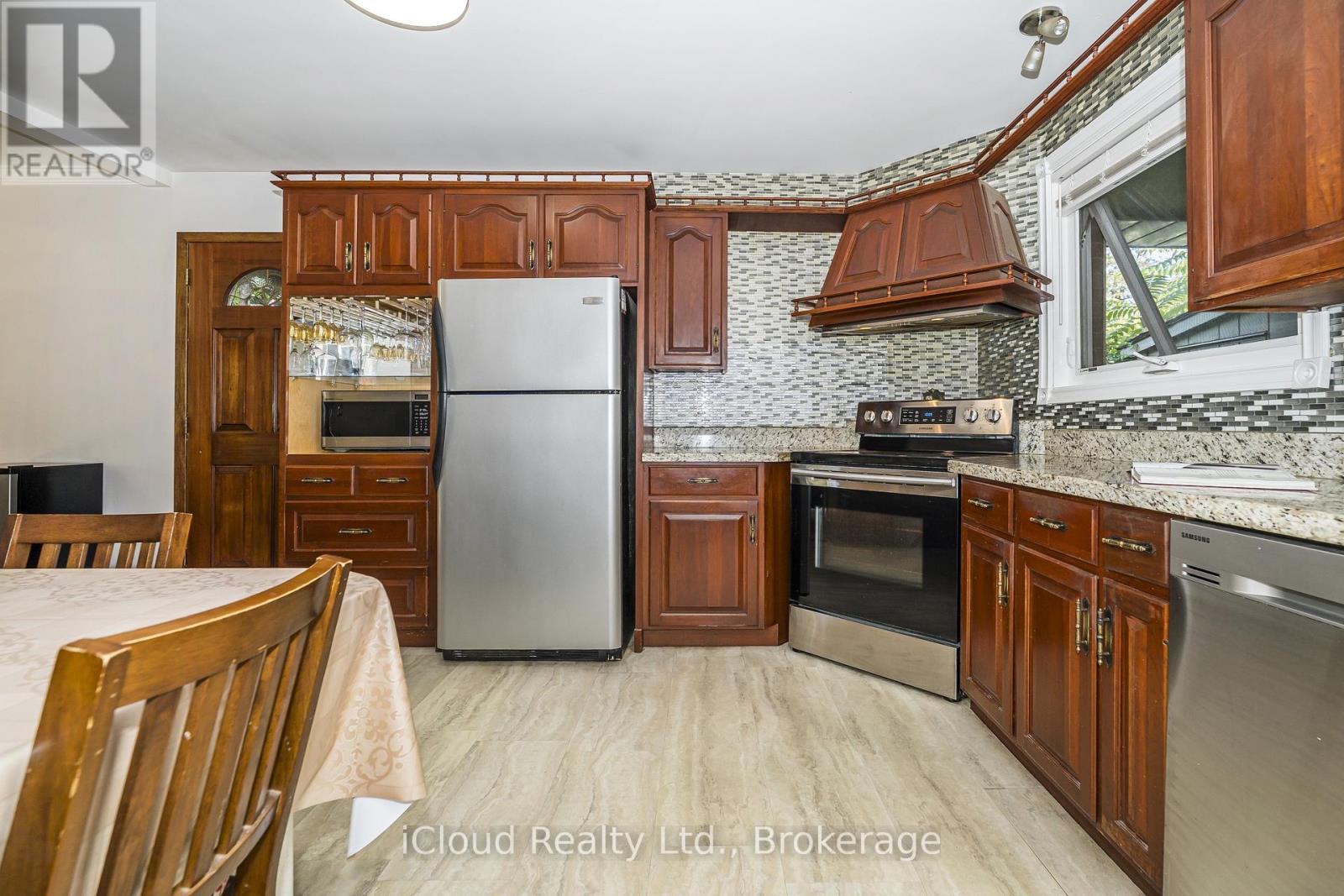 1704 Oberon Crescent, Mississauga, Ontario  L4X 2K8 - Photo 12 - W13490872