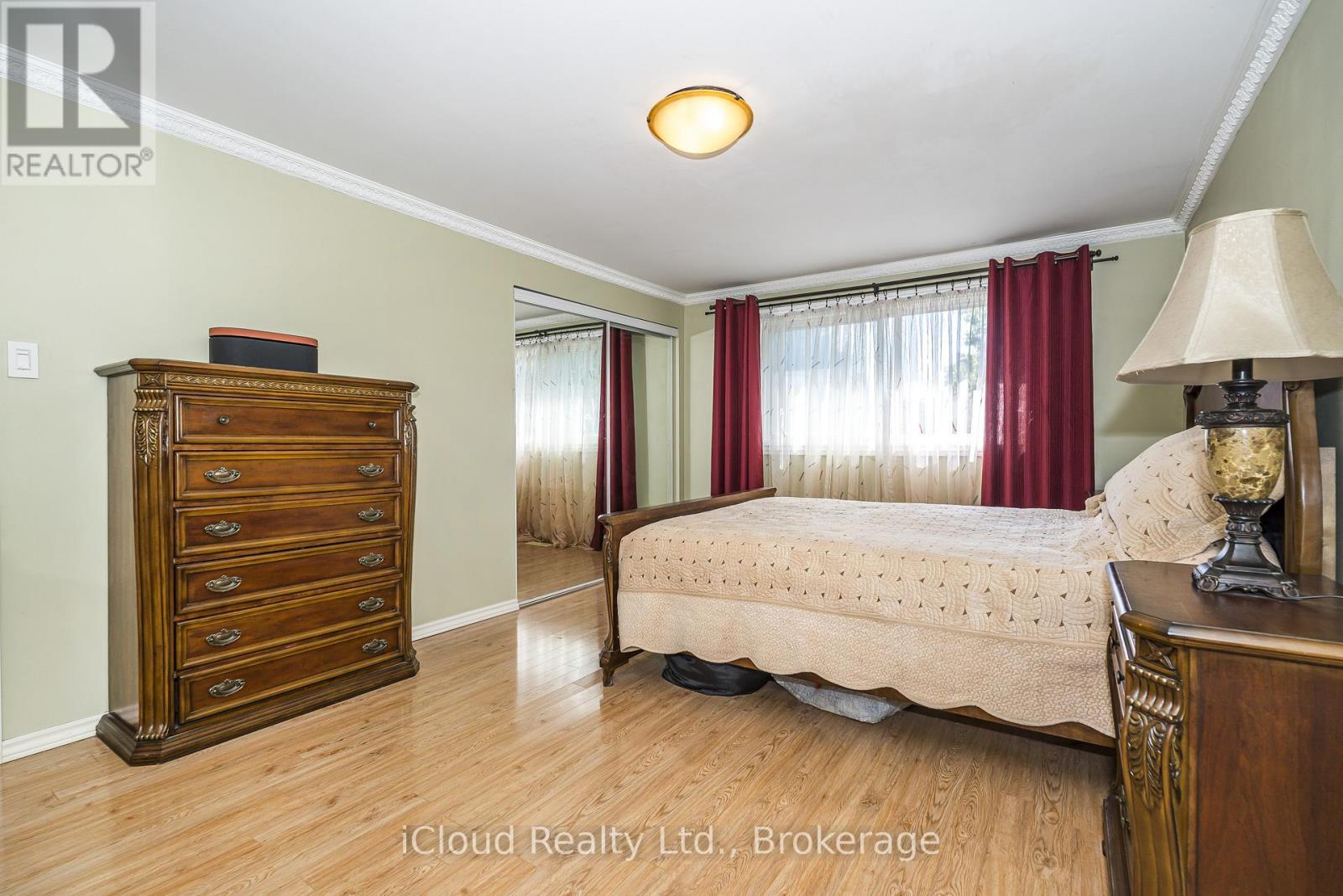 1704 Oberon Crescent, Mississauga, Ontario  L4X 2K8 - Photo 17 - W13490872
