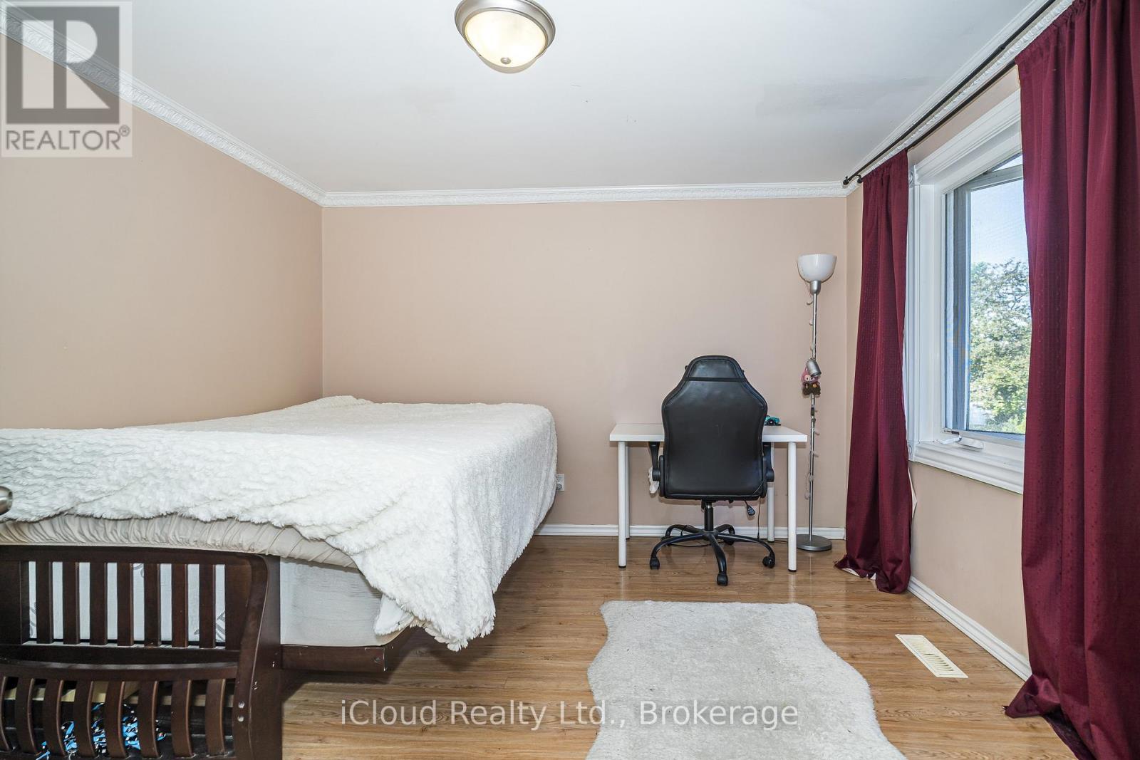 1704 Oberon Crescent, Mississauga, Ontario  L4X 2K8 - Photo 19 - W13490872