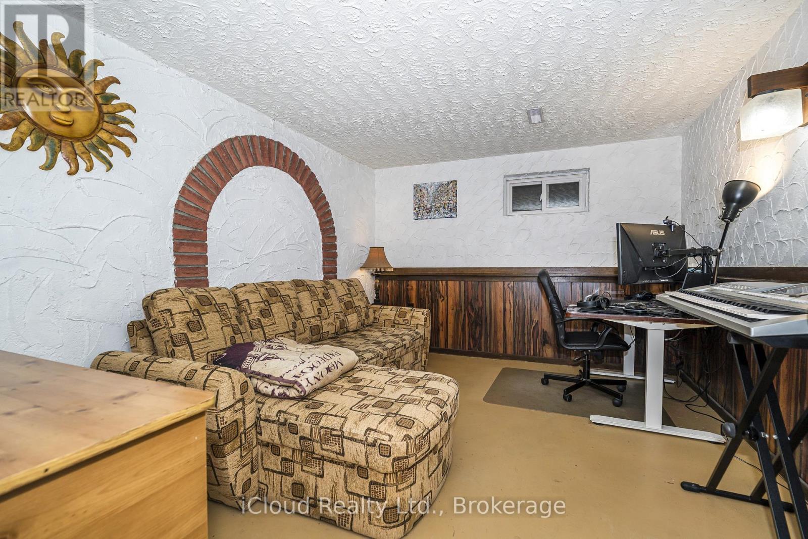 1704 Oberon Crescent, Mississauga, Ontario  L4X 2K8 - Photo 24 - W13490872
