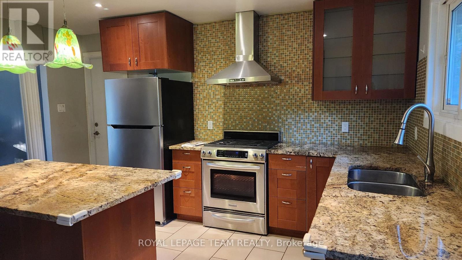 1013 Cadboro Road, Ottawa, Ontario  K1J 8C8 - Photo 12 - X13498408
