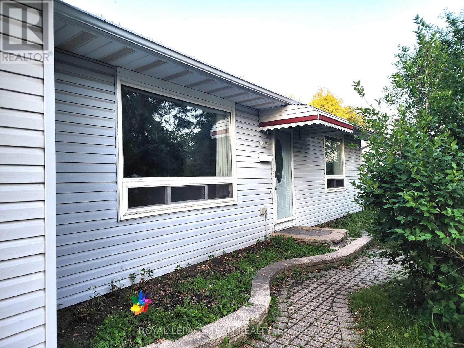 1013 Cadboro Road, Ottawa, Ontario  K1J 8C8 - Photo 2 - X13498408