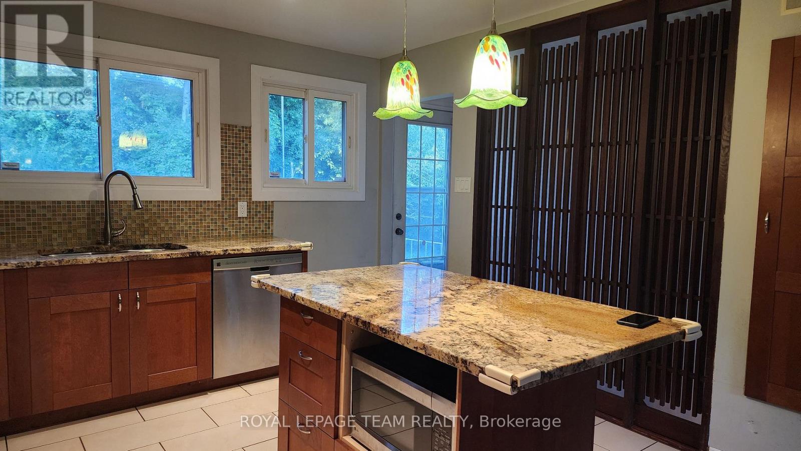 1013 Cadboro Road, Ottawa, Ontario  K1J 8C8 - Photo 9 - X13498408