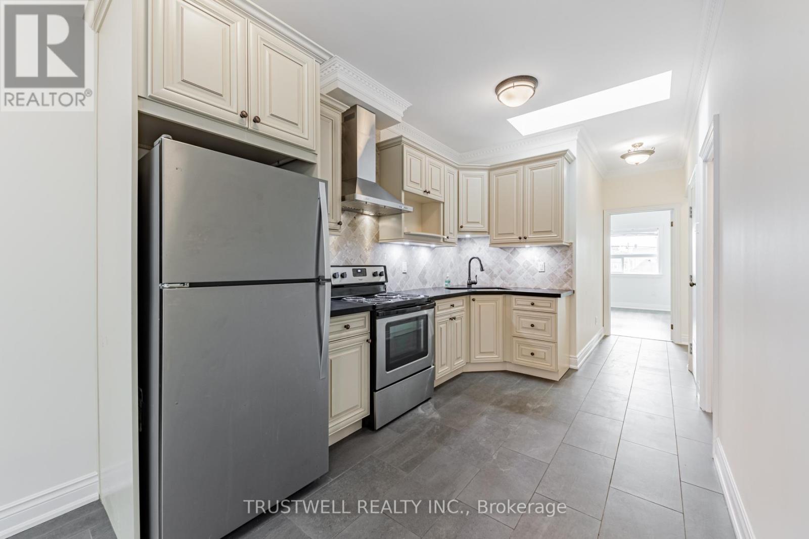 142 Borden Street, Toronto, Ontario  M5S 2N3 - Photo 11 - C13498482