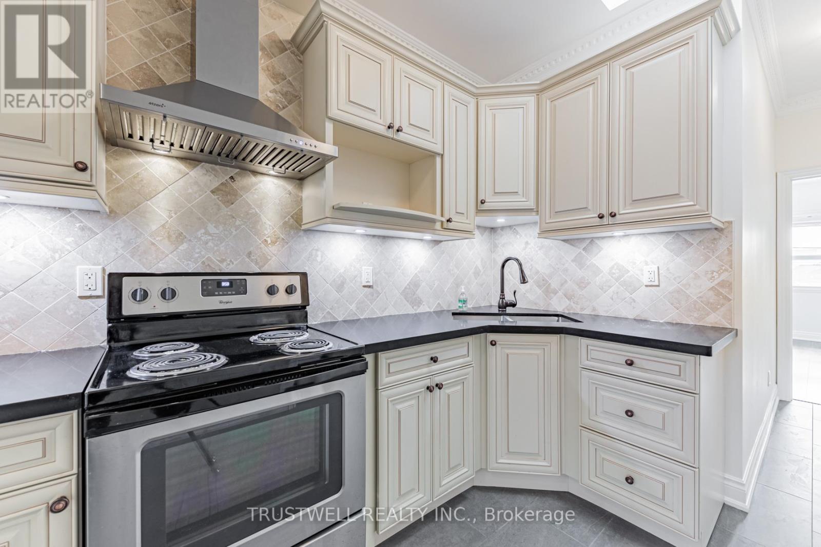 142 Borden Street, Toronto, Ontario  M5S 2N3 - Photo 12 - C13498482