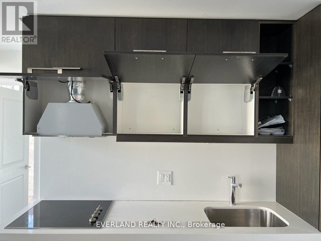 1709 - 65 St Mary Street, Toronto, Ontario  M5S 0A6 - Photo 4 - C13498504