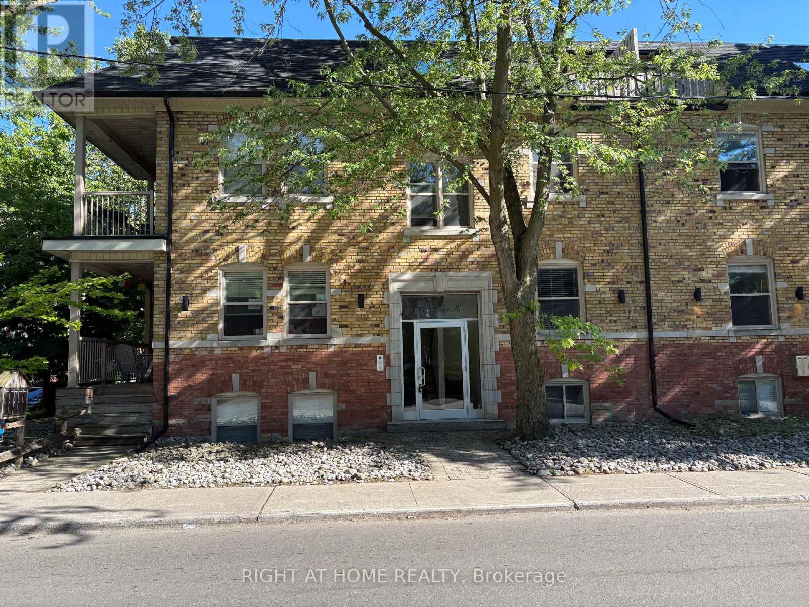 3 - 129 ULSTER STREET, Toronto, Ontario