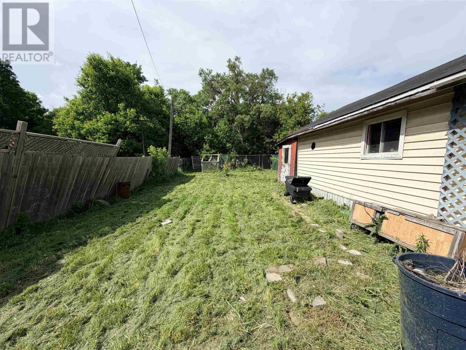 606a Douglas St, Sault Ste. Marie, Ontario  P6C 1V4 - Photo 3 - SM261500