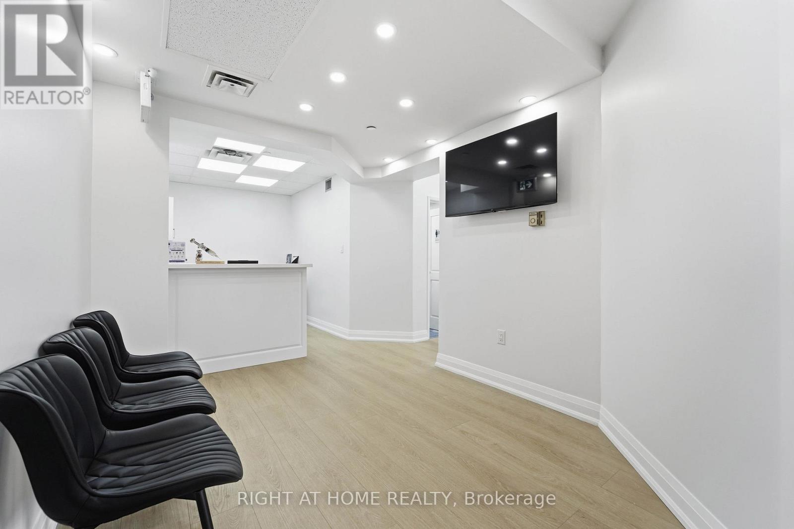 109 - 235 St Clair Avenue W, Toronto, Ontario  M4V 1R4 - Photo 6 - C13444372