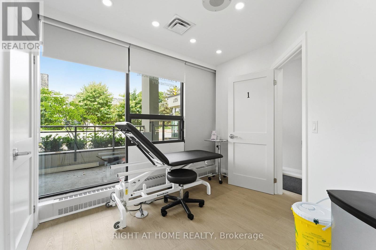 109 - 235 St Clair Avenue W, Toronto, Ontario  M4V 1R4 - Photo 10 - C13444372