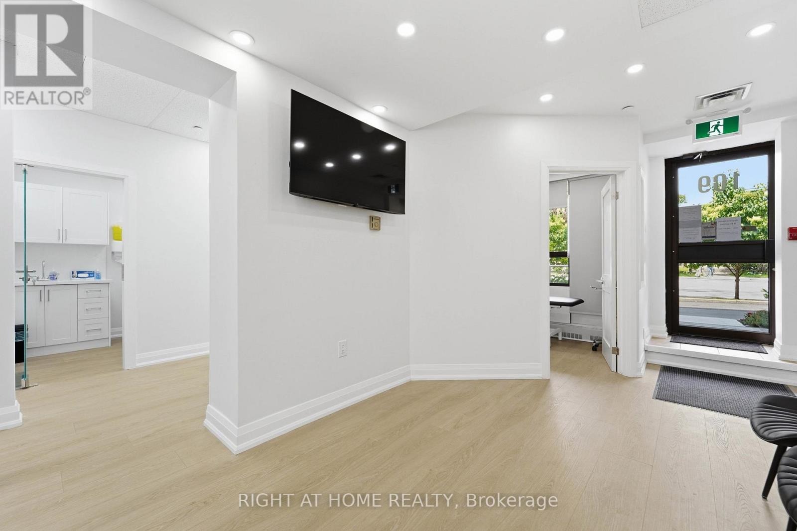 109 - 235 St Clair Avenue W, Toronto, Ontario  M4V 1R4 - Photo 5 - C13444372