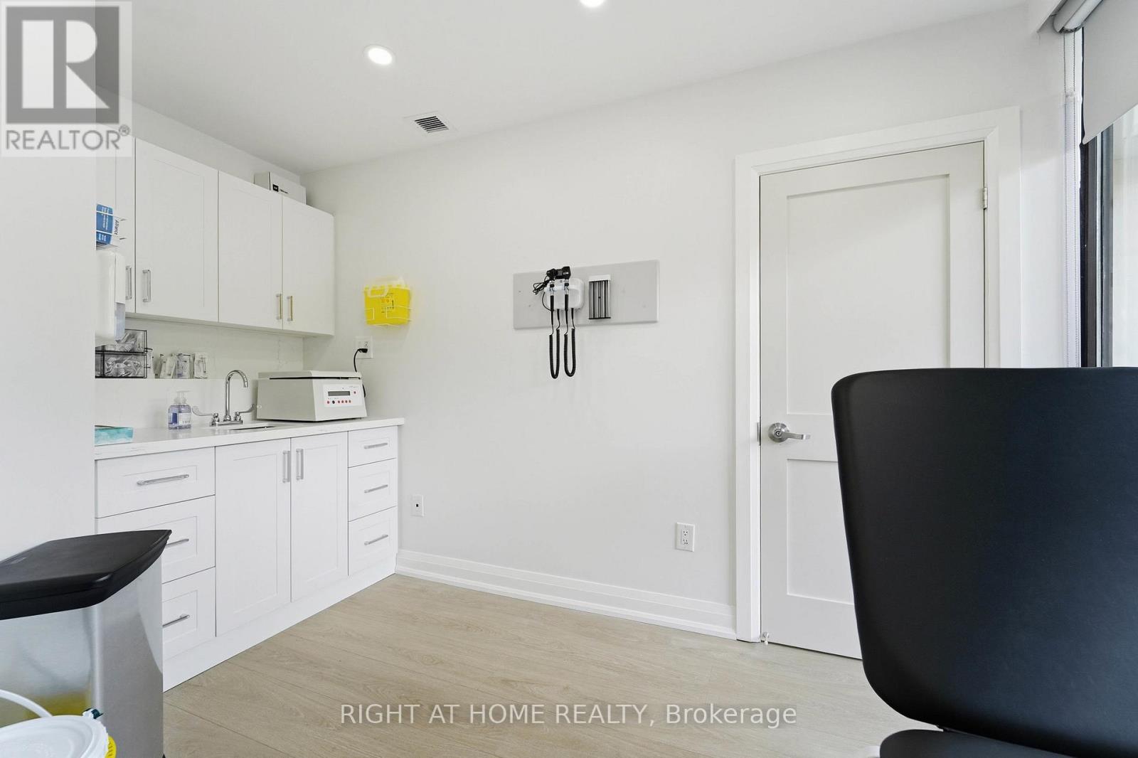 109 - 235 St Clair Avenue W, Toronto, Ontario  M4V 1R4 - Photo 9 - C13444372