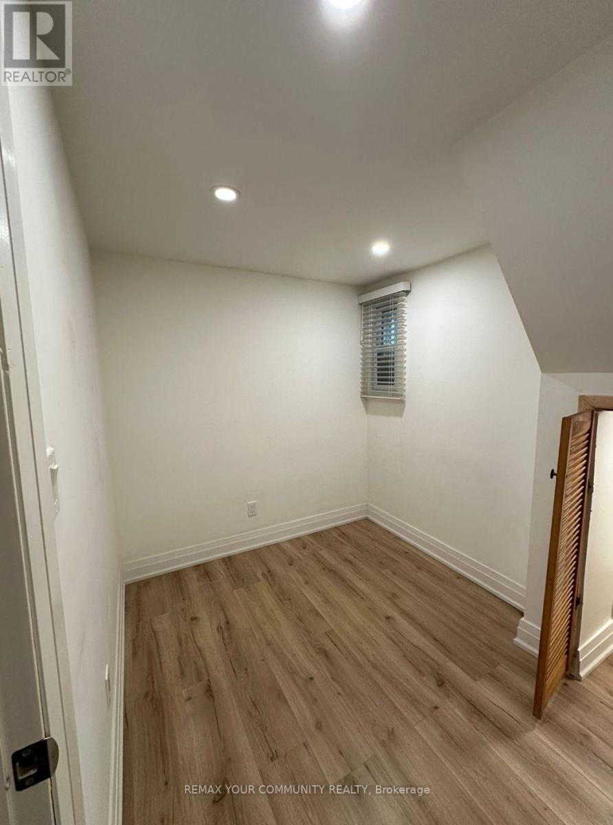2 Pinemore Crescent, Toronto, Ontario  M3A 1W6 - Photo 28 - C13493476