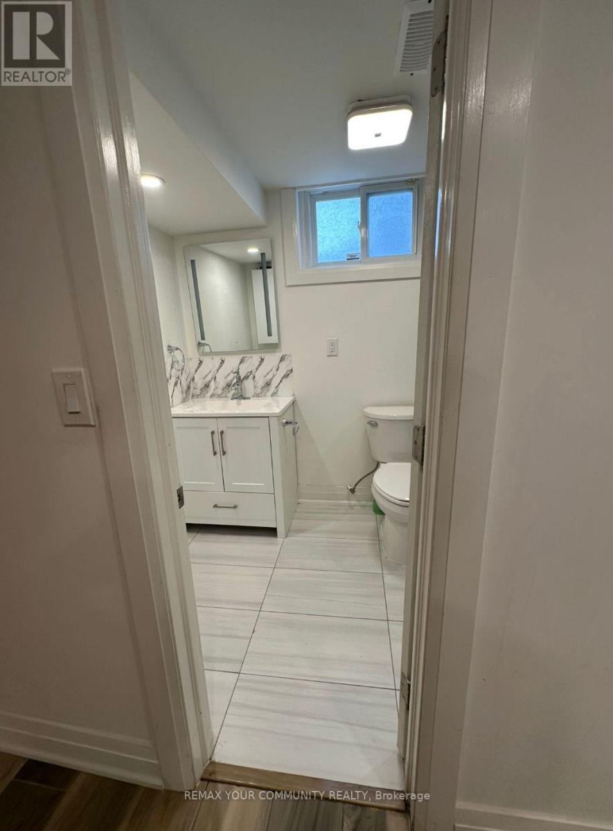 2 Pinemore Crescent, Toronto, Ontario  M3A 1W6 - Photo 19 - C13493476