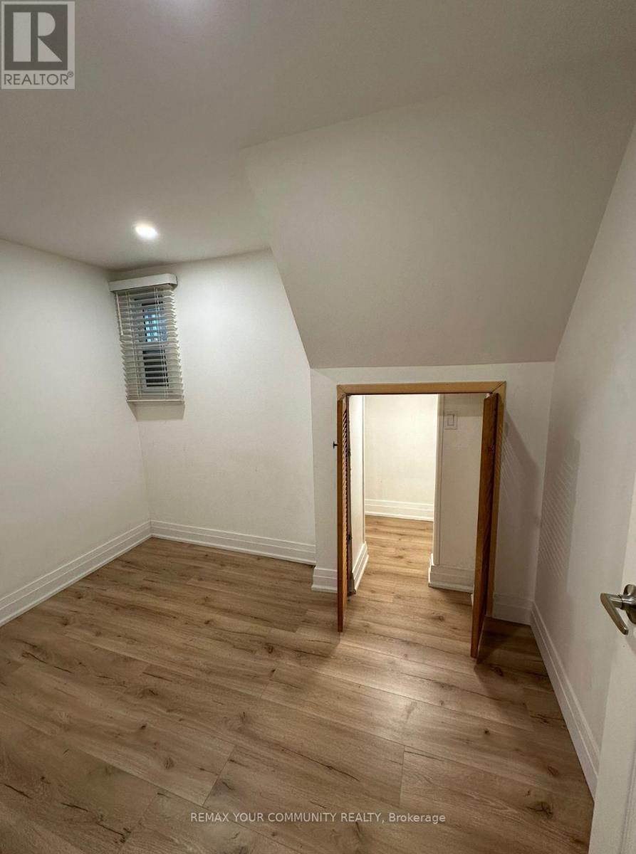 2 Pinemore Crescent, Toronto, Ontario  M3A 1W6 - Photo 29 - C13493476