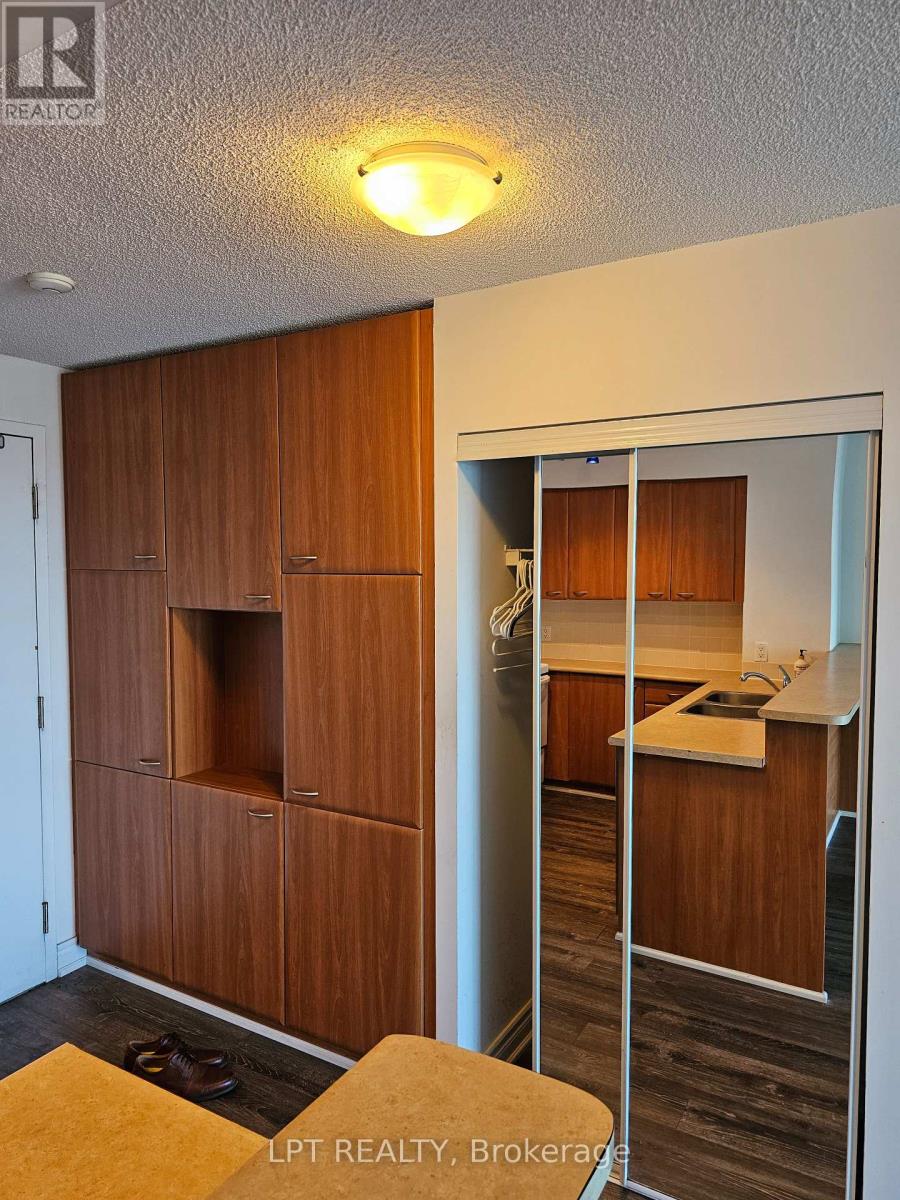 2107 - 38 Lee Centre Drive, Toronto, Ontario  M1H 3J7 - Photo 3 - E13224872