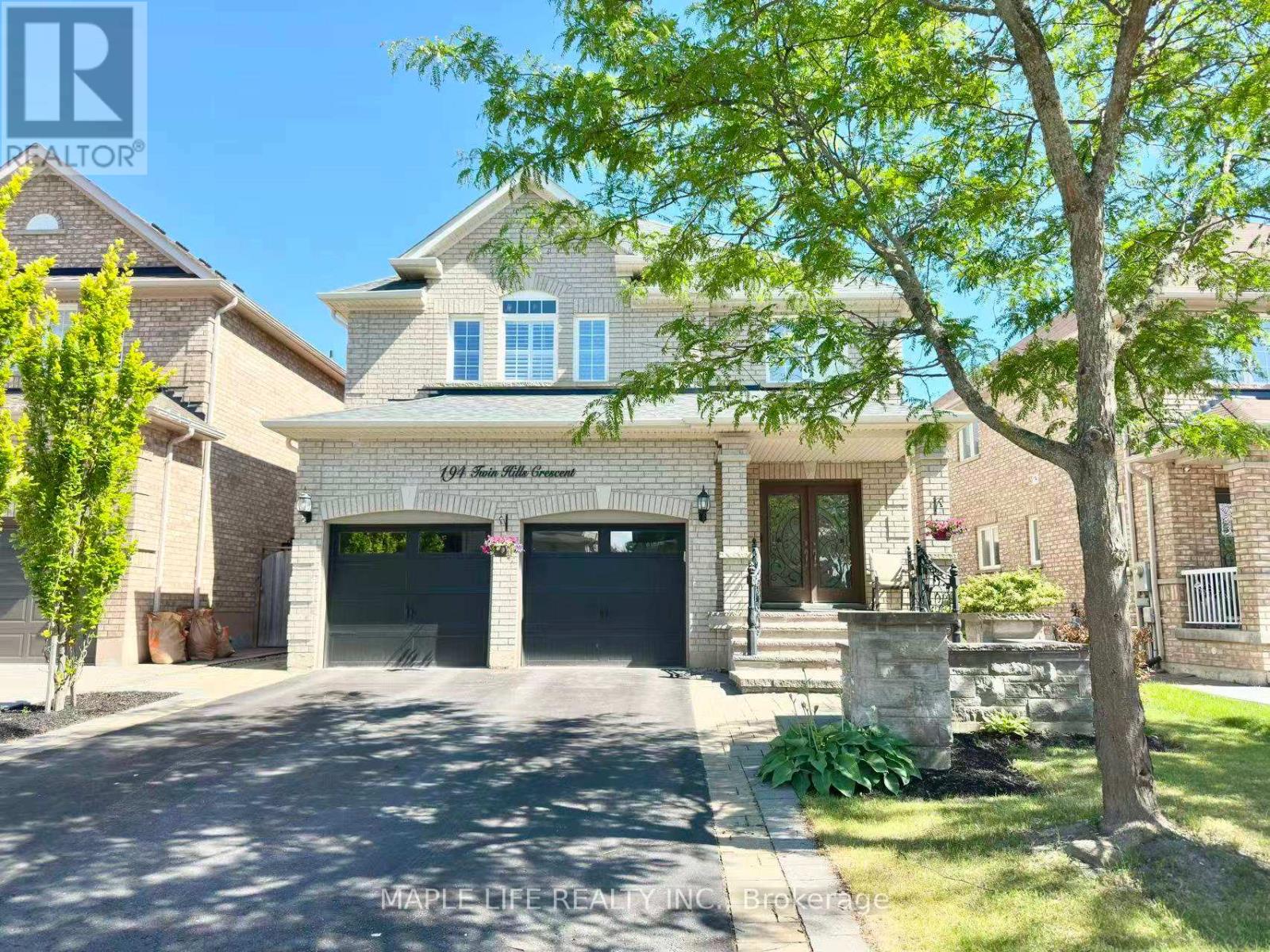 194 TWIN HILLS CRESCENT, Vaughan, Ontario