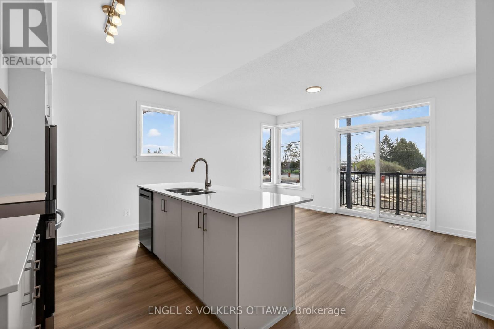 100 Stardust Private, Ottawa, Ontario  K1T 3W6 - Photo 10 - X13498656