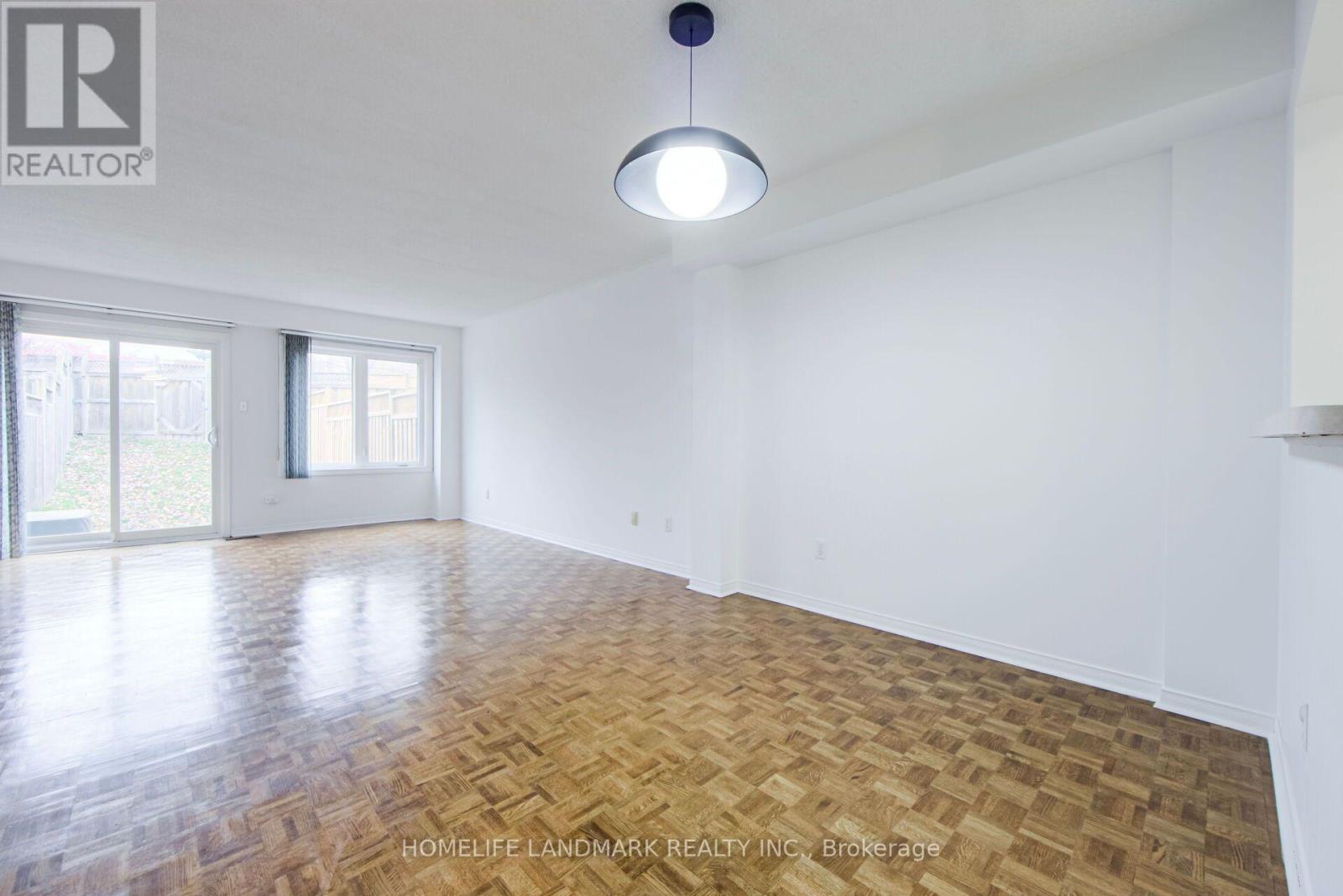 25 Warner Avenue, Toronto, Ontario  M4A 2X1 - Photo 10 - C13498654
